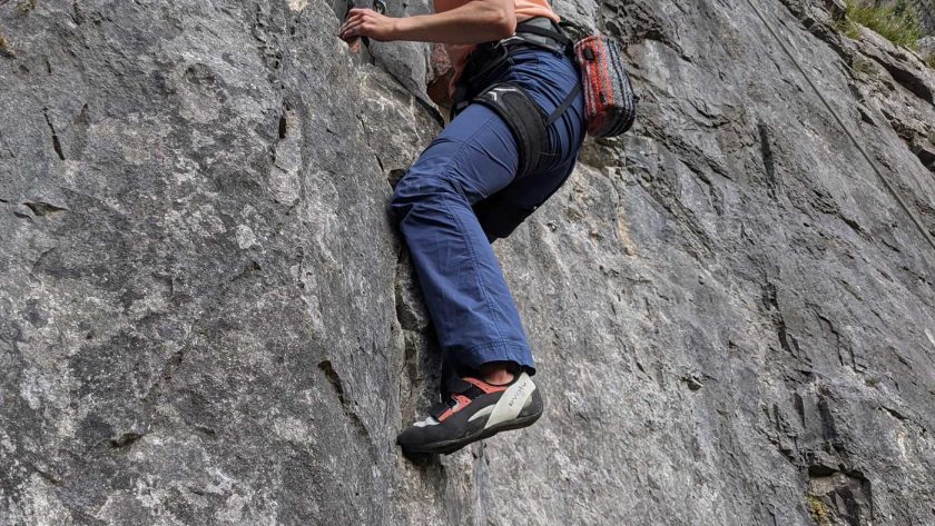 Utilising the pointier toe box of the Evolv Geshido Velcro Women’s vegan climbing shoe to ascend a sport route in Cheddar Gorge