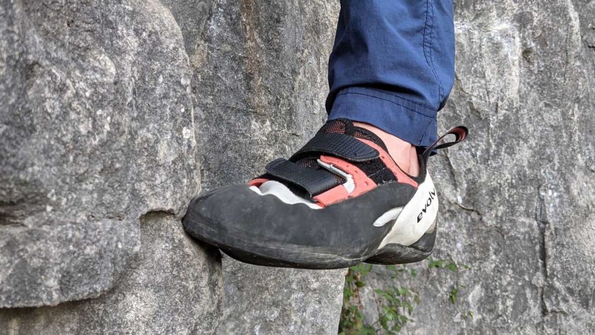 Close-up of the Evolv Geshido Velcro Women’s vegan climbing shoe, showing the edging capability of the TRAX-SAS rubber outsole