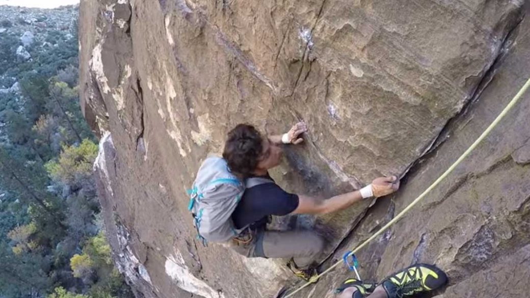 Ropeless climber overtakes climbers at 300ft in Red Rock Canyon