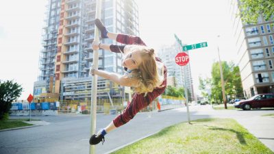 Amanda Voll doing parkour