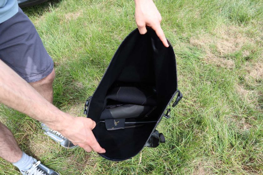 The wide opening of 50L main compartment makes it easy to pack wetsuits and other large items