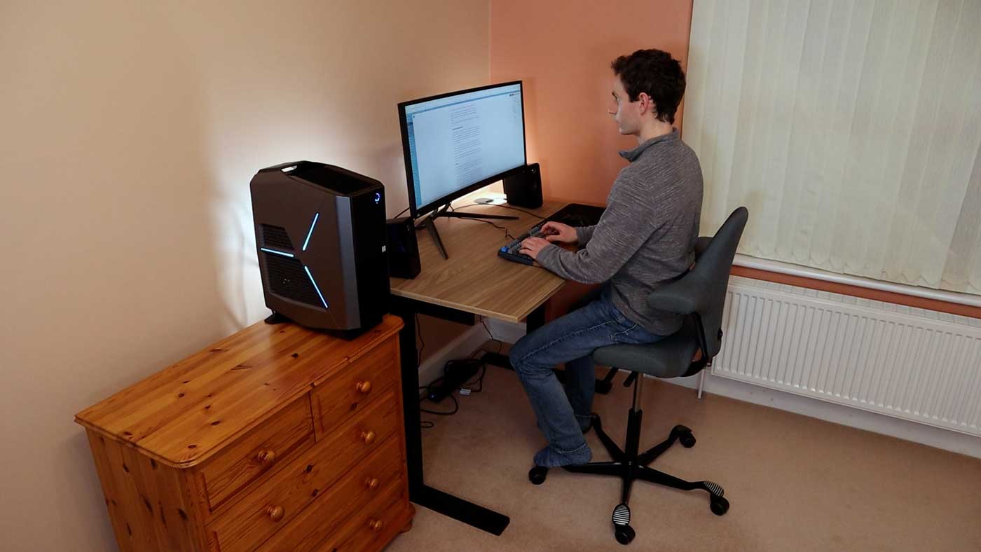 Using the Fully Remi standing desk in a high half-sitting position with the HÅG Capisco