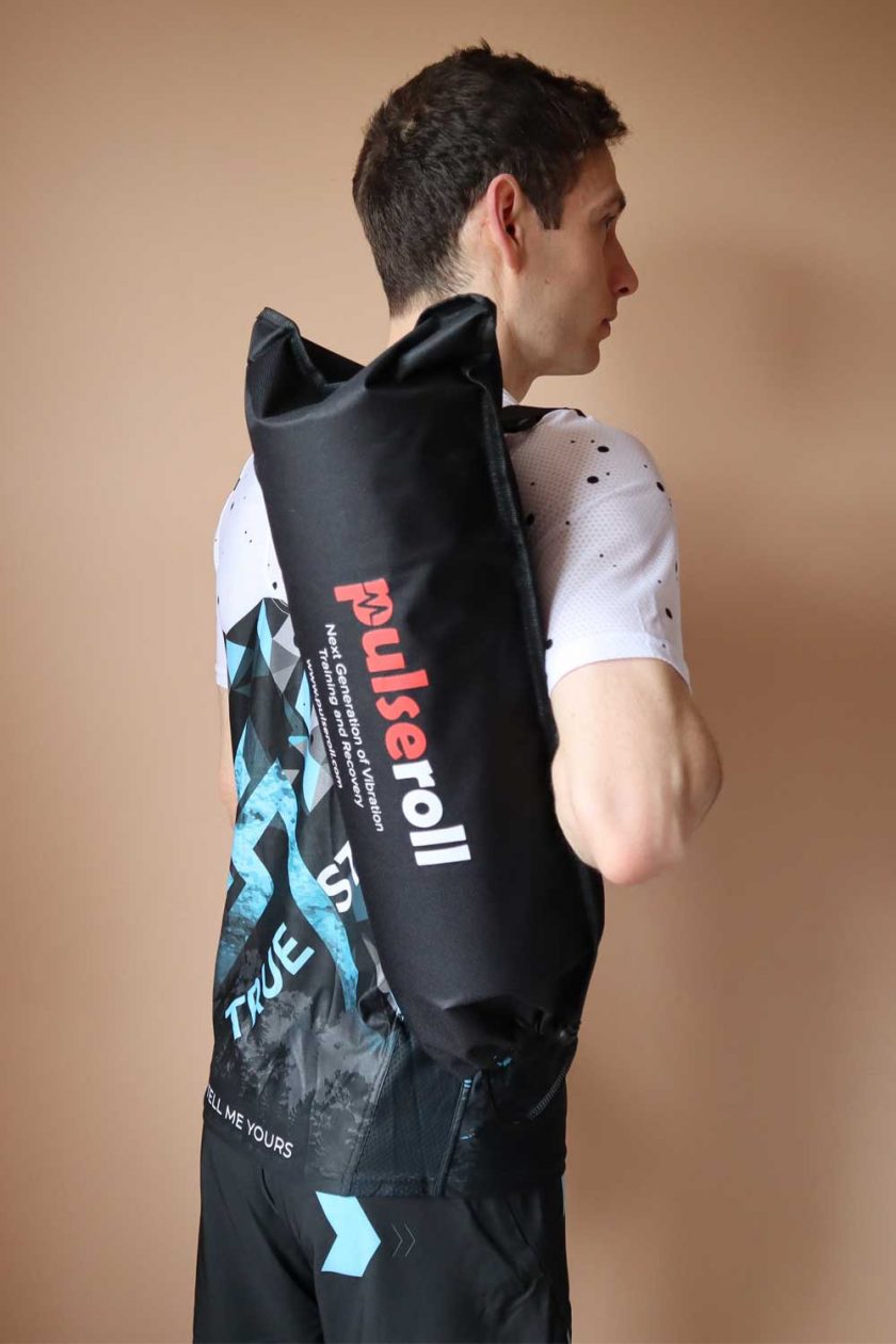 The Pulseroll Vibrating Foam Roller Pro comes with a handy shoulder bag for travel