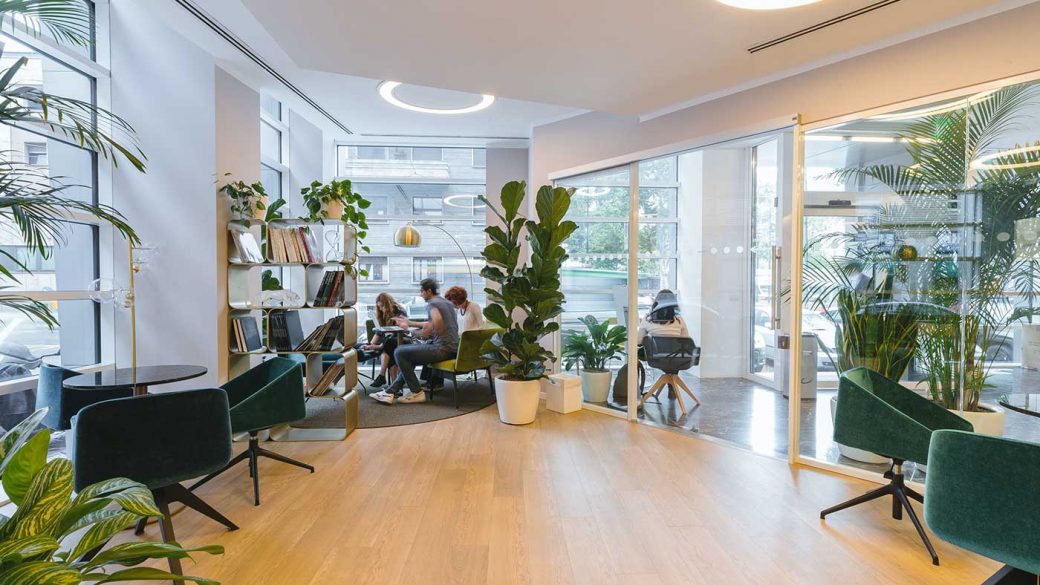 Communal working space in a modern comfortable office