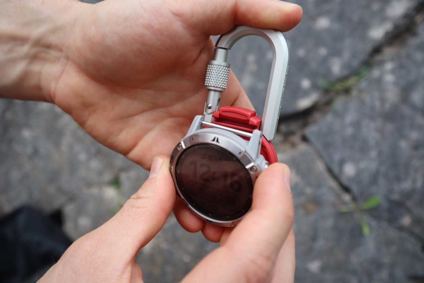 Attaching the Vertix 2 to the carabiner is simple