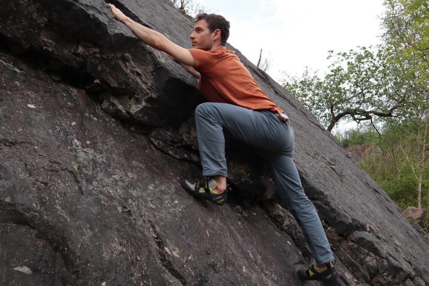 Tracking a slab boulder problem with the Coros Vertix 2 carabiner attached to my belt loop