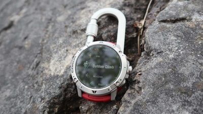 Coros Vertix 2 second-gen carabiner review