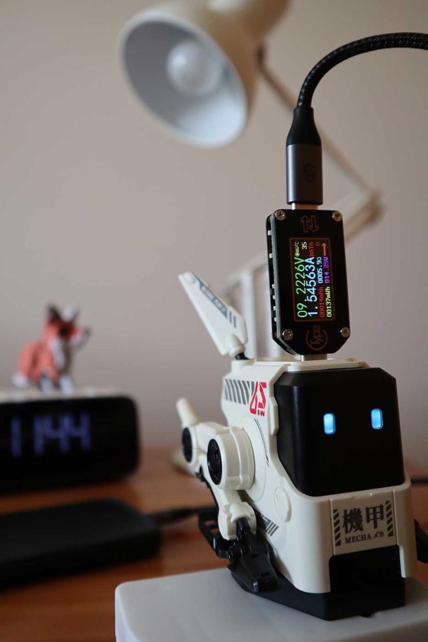 GravaStar Alpha65 charging a Pixel 4a phone at about 15W, with a voltage of 9V